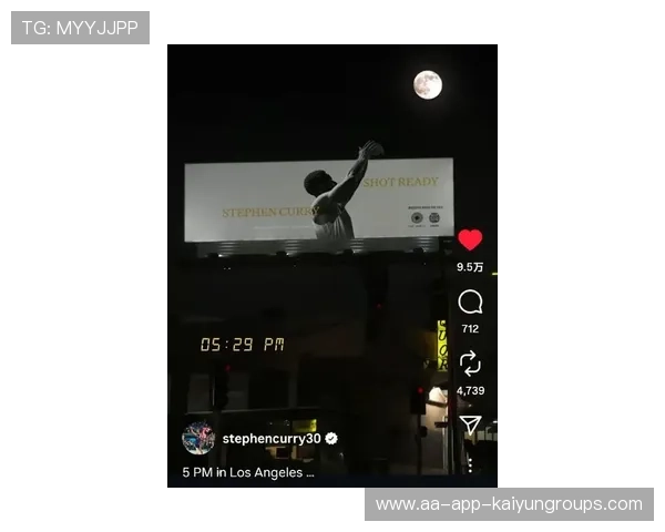 库里被拍在深夜街角与粉丝自拍，亲民形象再升级