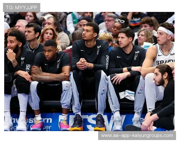 巨星“精彩瞬间”回放：运动场上的非凡表现！