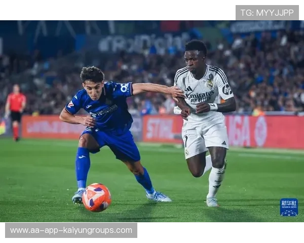 维尼修斯边路爆趟后传中,皇家马德里门前轻松吃饼 维尼修斯边路爆趟后传中,皇家马德里门前轻松吃饼