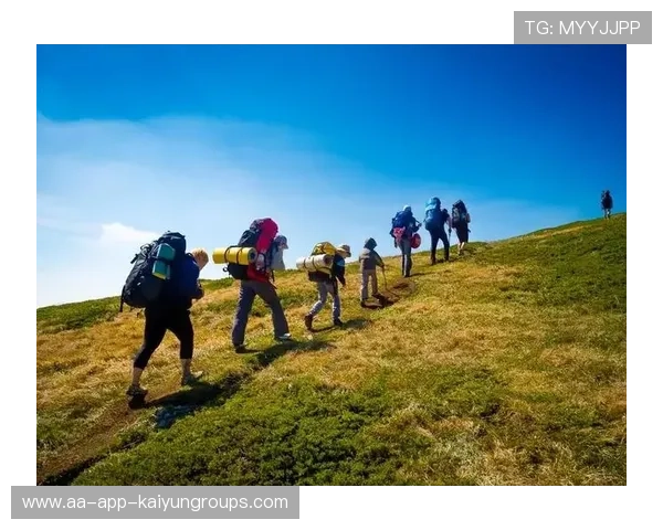 世界登山青年生态教育营：环保主题融入户外训练，户外登山活动